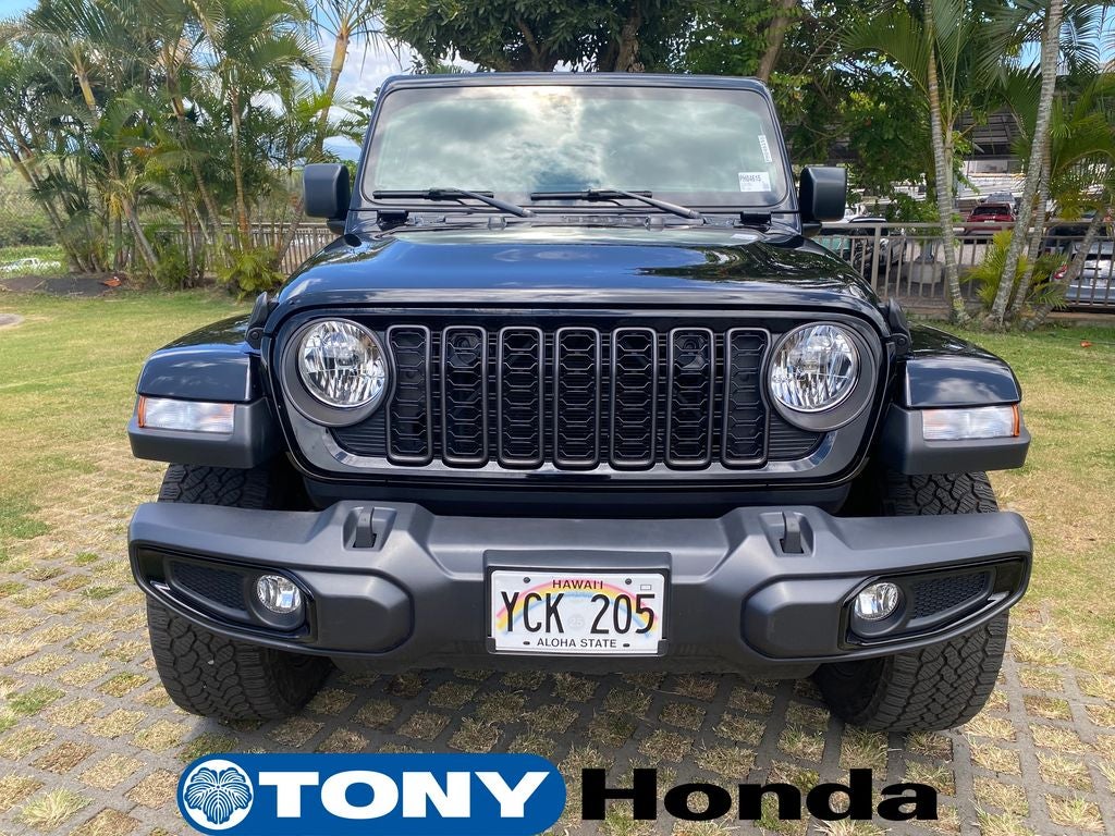 2025 Jeep Gladiator — side profile view