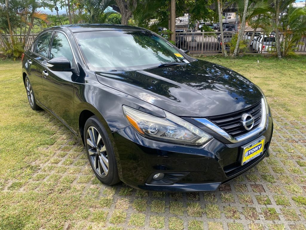 2017 Nissan Altima 2.5 SL in Super Black Clearcoat — front three-quarter view