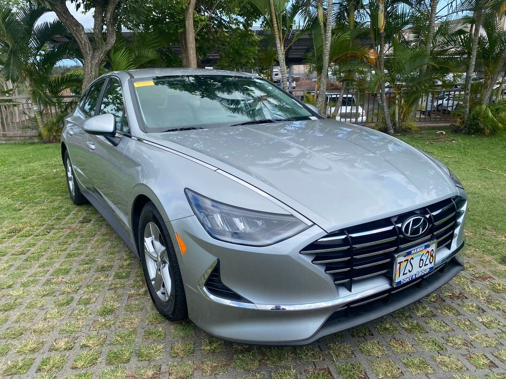 2020 Hyundai Sonata SE in Shimmering Silver Pearl — front three-quarter view