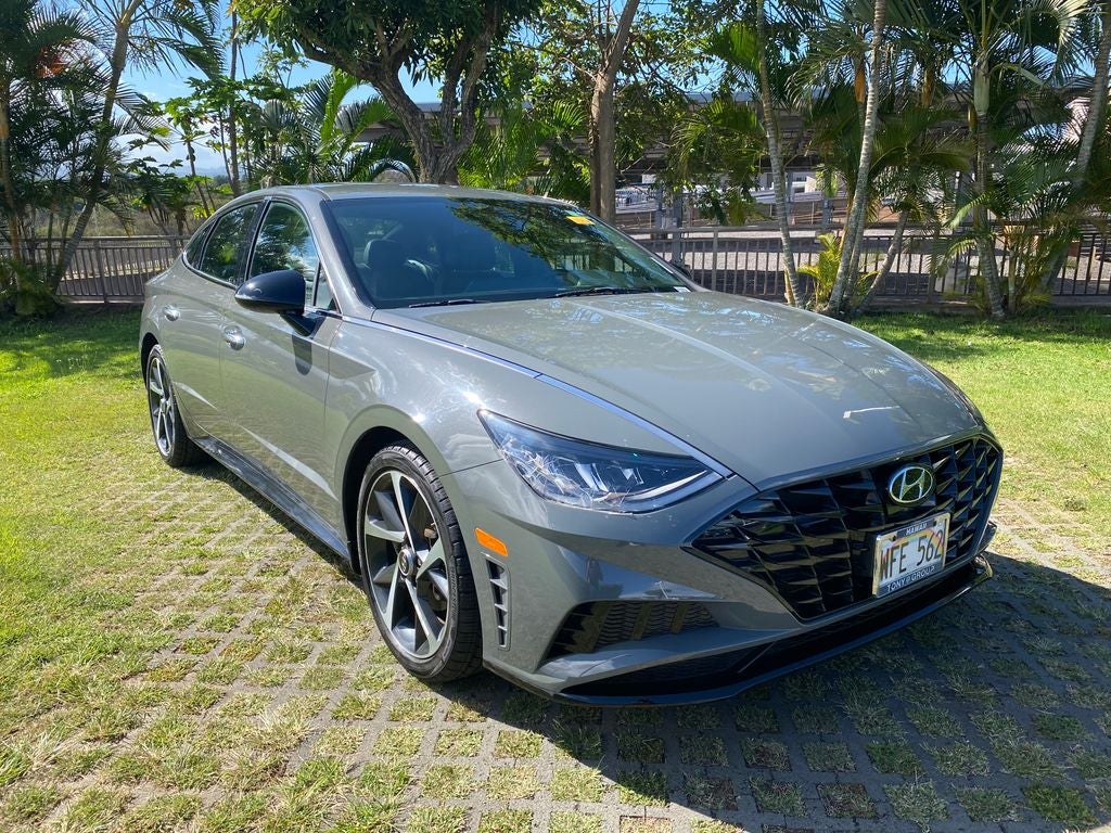 2021 Hyundai Sonata SEL Plus in Hampton Gray — front three-quarter view
