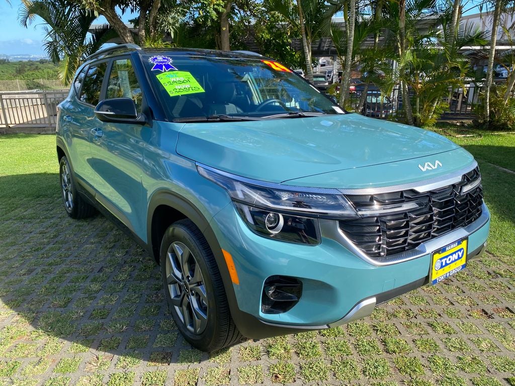 2024 Kia Seltos S in Pluton Blue/Black Roof — front three-quarter view
