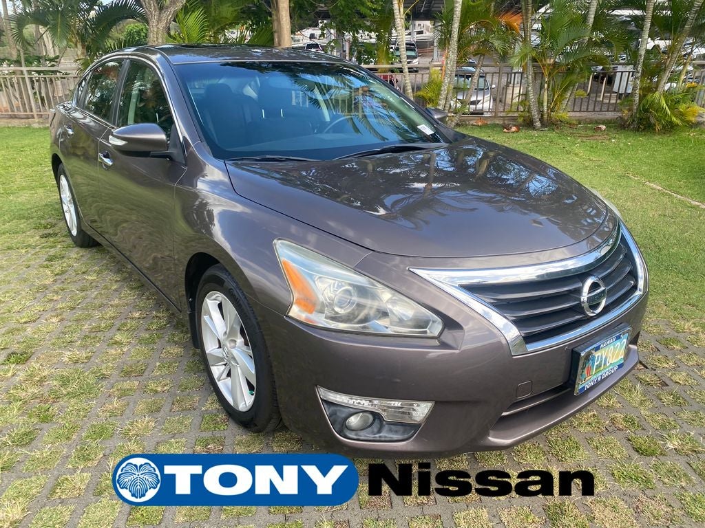 2014 Nissan Altima 2.5 SV in Java Metallic — front three-quarter view