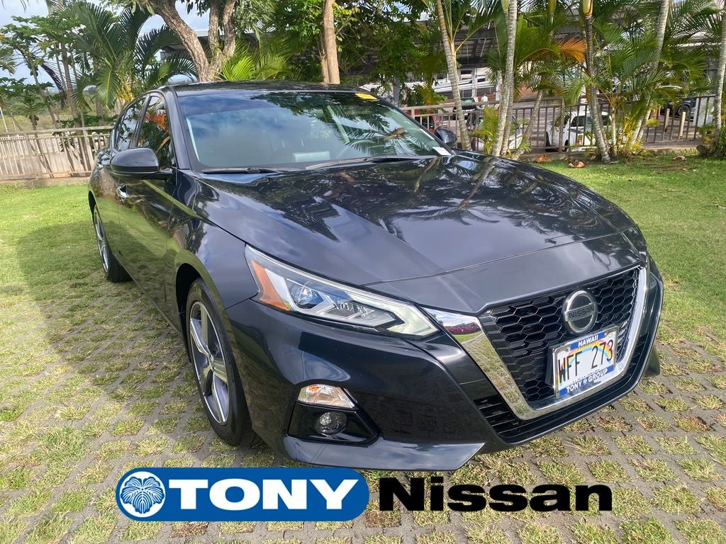 2020 Nissan Altima 2.5 SV in Storm Blue Metallic — front three-quarter view