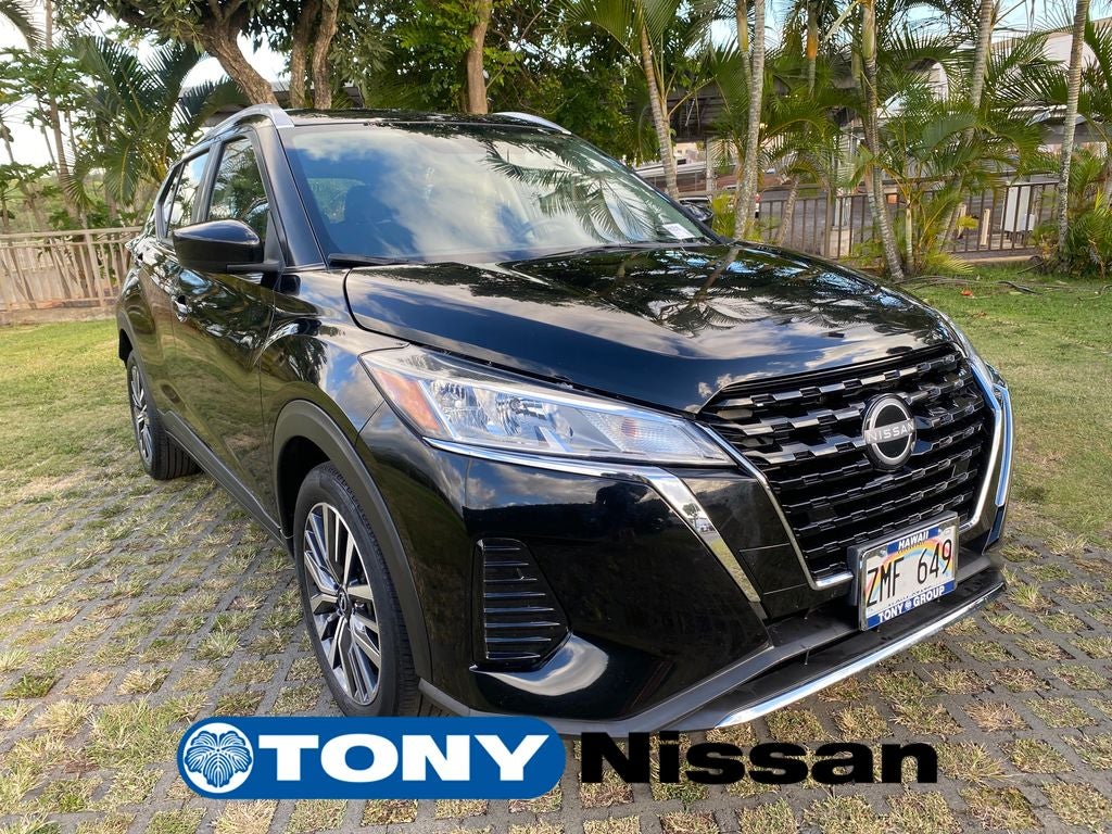 2024 Nissan Kicks SV in Super Black — front three-quarter view