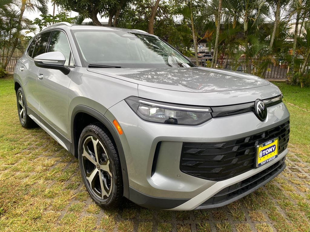 2026 Volkswagen Tiguan 2.0T SE in Pyrite Silver Metallic — front three-quarter view